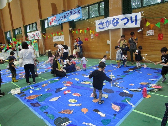 写真：魚釣りゲームの様子