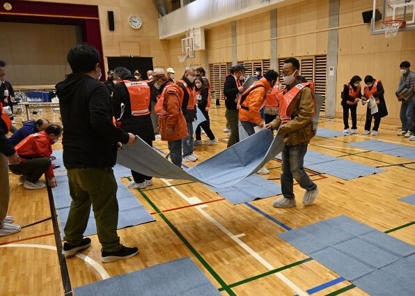 写真：避難所開設訓練の様子
