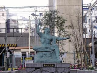 写真：平和祈念像
