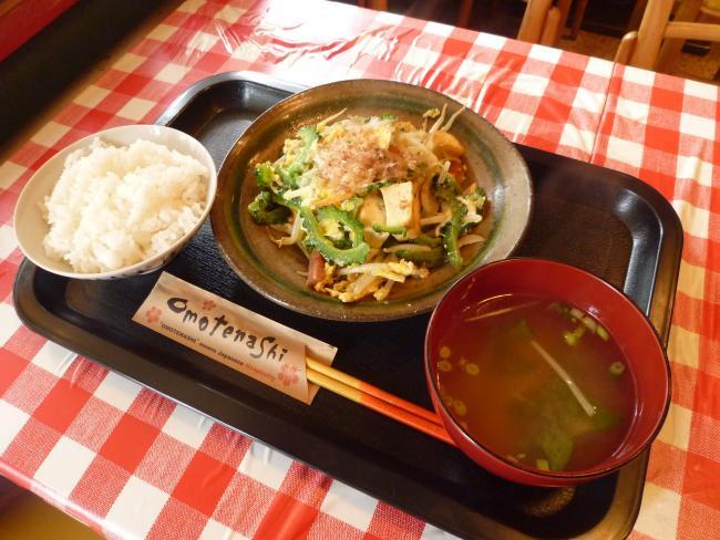 写真：ゴーヤチャンプルー定食