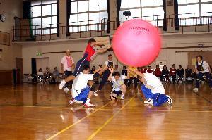 写真：キンボール大会の様子