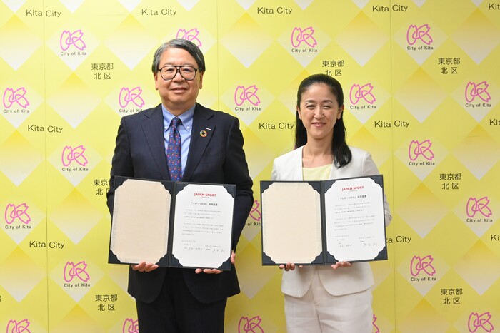 JSC芦立訓(あしだてさとし)理事長（左）、やまだ加奈子北区長（右）