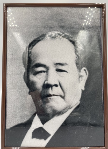 写真：事業の様子　渋沢栄一の写真の転写刺繍