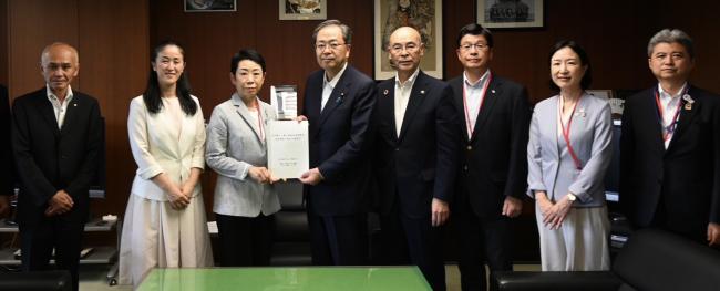 写真：荒川沿川の区代表らと国土交通大臣