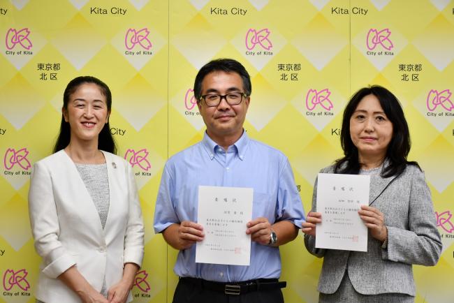 写真:左から やまだ区長、佐賀弁護士、田畑弁護士