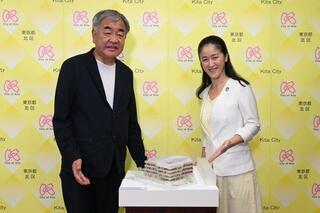 写真：建築家の隈研吾氏による北区長表敬訪問