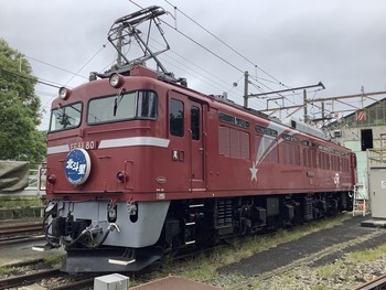 ヘッドマークを付けた電気機関車 画像