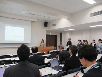 学生委員の発表の写真