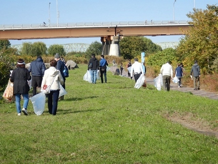 過去の荒川クリーンエイドの様子
