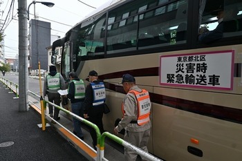 高台移送訓練(神谷地区)の様子（11月5日）　画像