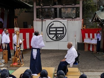 オビシャ（御歩射）の祭典の様子