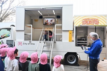 地震体験の様子の画像