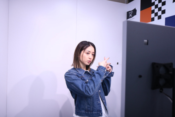 池田美優氏によるフォトコンテンツ体験の様子の画像