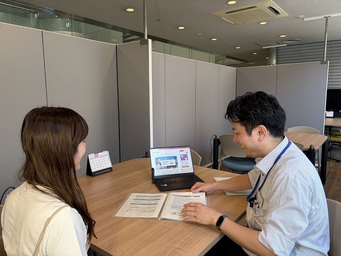 民間事業者と1対1で会話する写真
