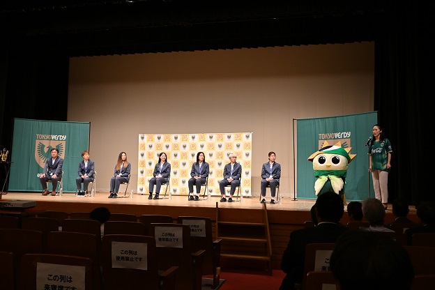 画像:報告会の様子1