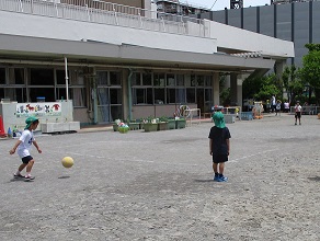 ボール遊び