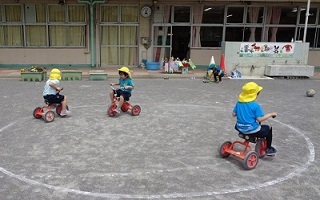 乗り物に乗って出発進行