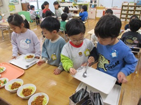 交流給食