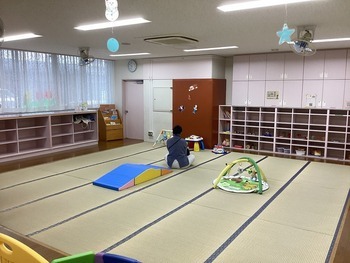 ねんねからハイハイまでのおおむね6か月の子どもと保護者がのんびり過ごせる場所