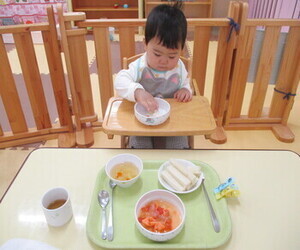 食事をしている画像