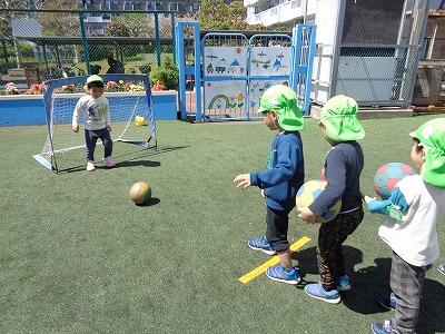 4歳児クラス園庭遊び