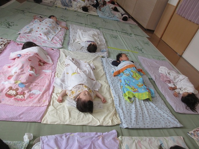 午睡の様子の写真