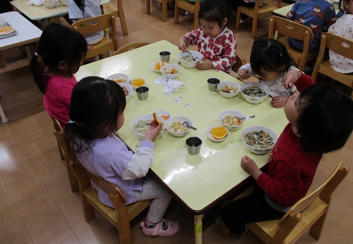 給食の様子の写真