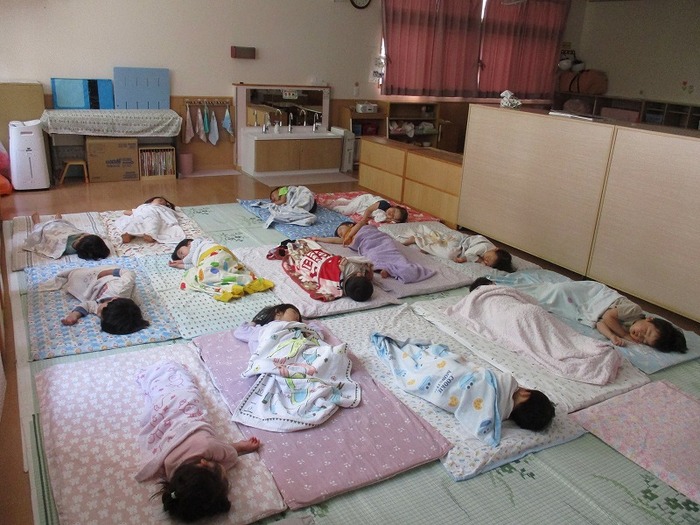 午睡の様子の写真