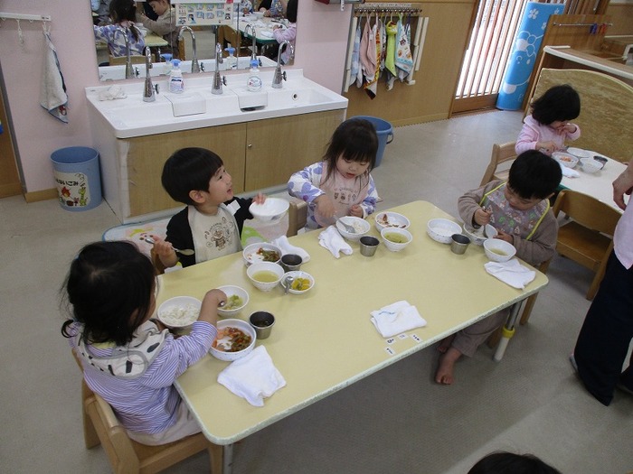 給食の様子の写真