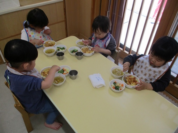 給食の様子の写真