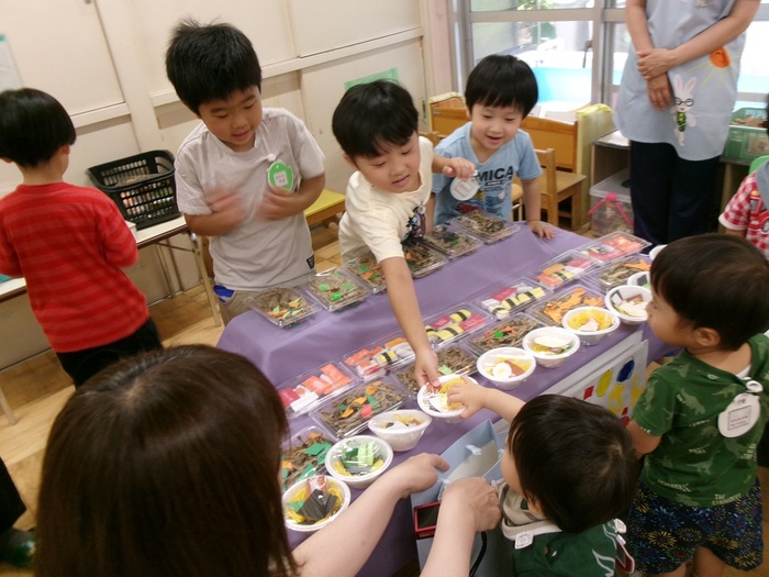 お店屋さんごっこの様子