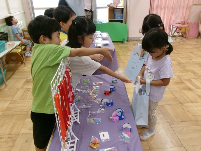 お店屋さんごっこの様子
