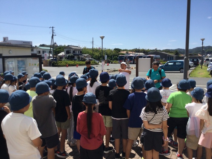 お話を聞いている様子