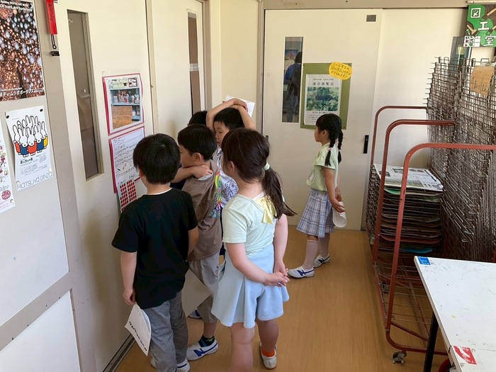 学校探検の様子
