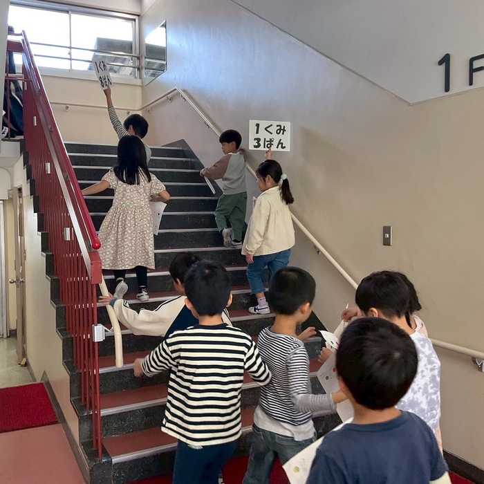 学校探検の様子