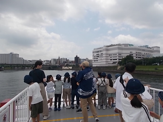 水上バスで川から北区を見学