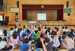 漁港のお仕事体験プログラムの様子