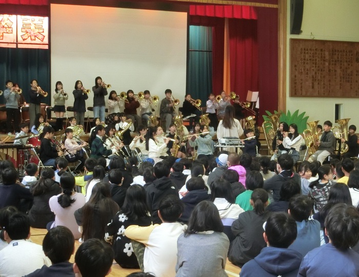 吹奏楽部の演奏