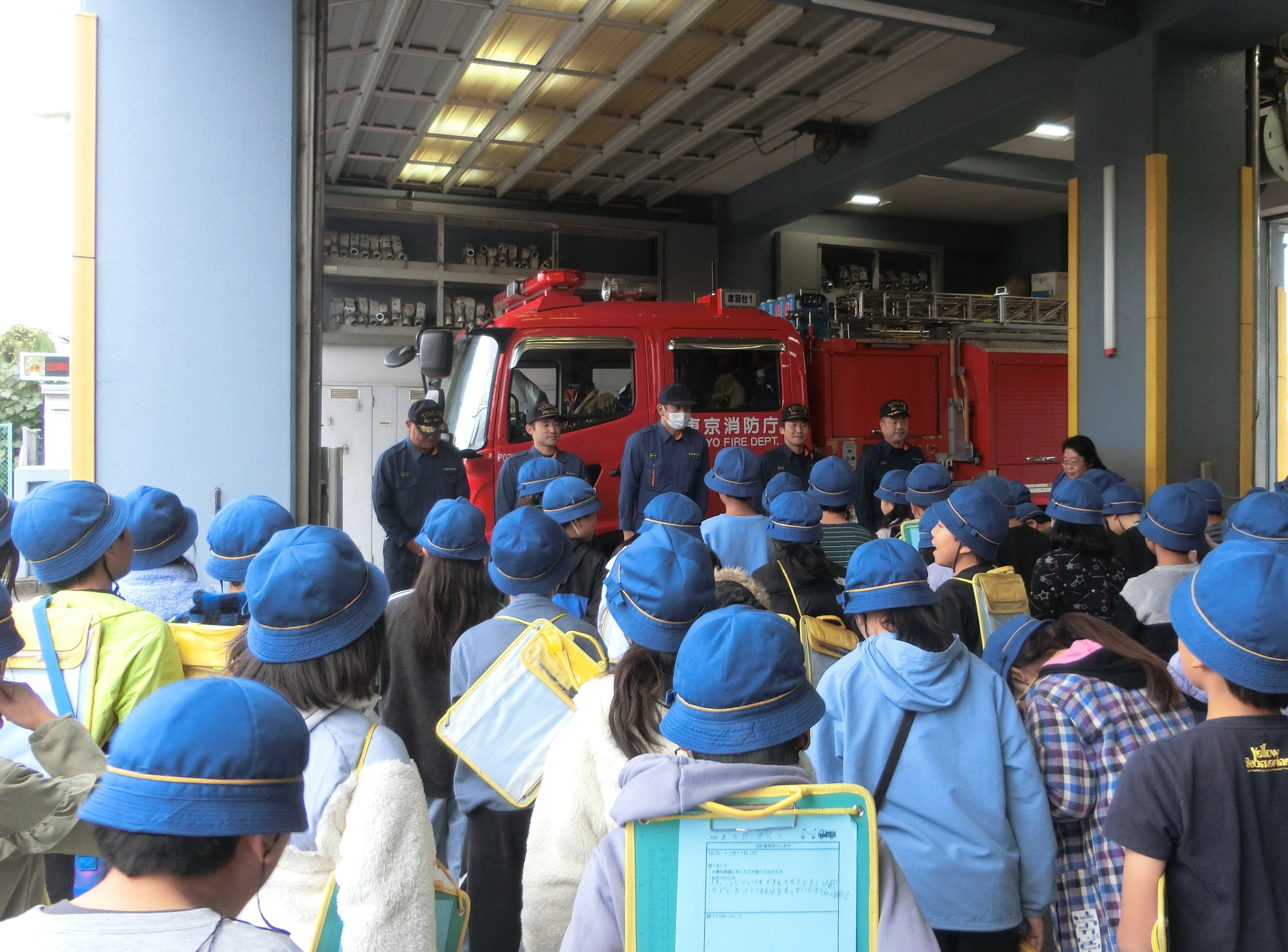 お話を聞いている様子