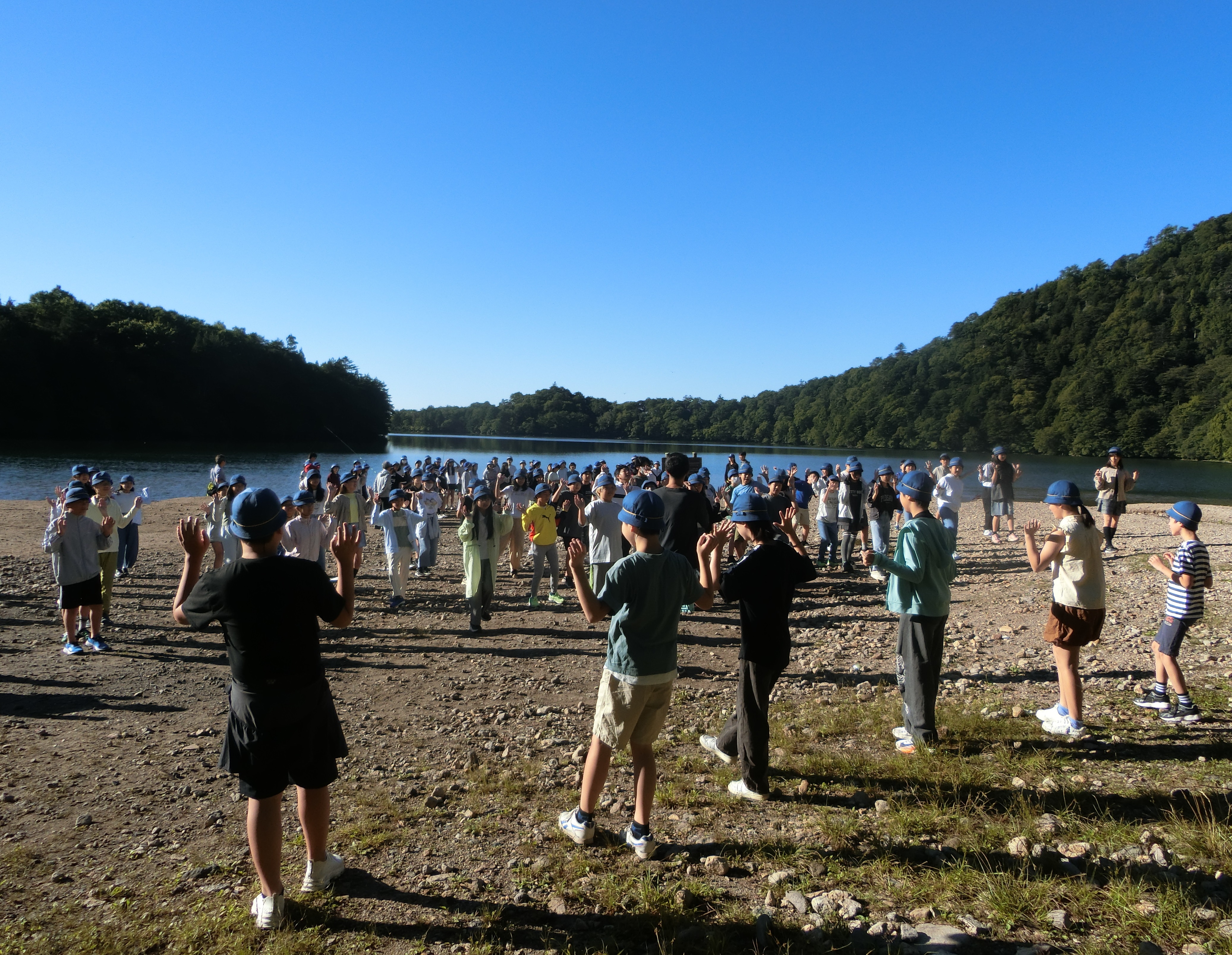 湯ノ湖畔での朝会