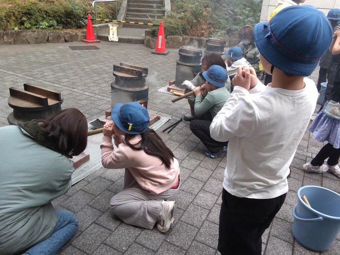 かまどを使った火起こし体験