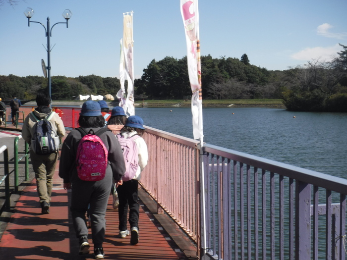 りんどう湖ファミリー牧場を歩いているところ