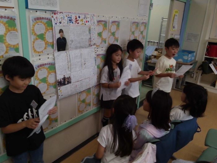 先生や主事さんについて調べたことを発表しています。