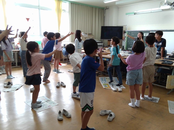新聞じゃんけんの様子