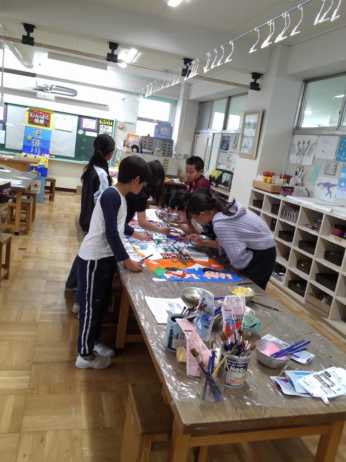 絵の具を塗る様子
