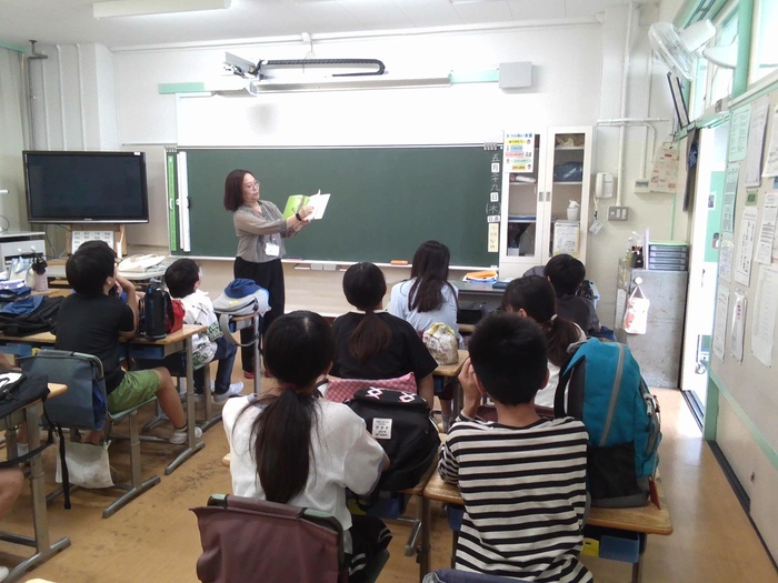 6年読み聞かせの様子