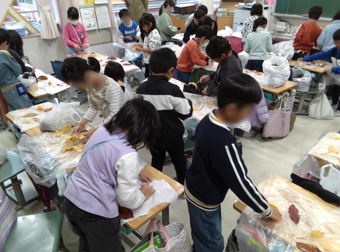 洋服を作っている様子2