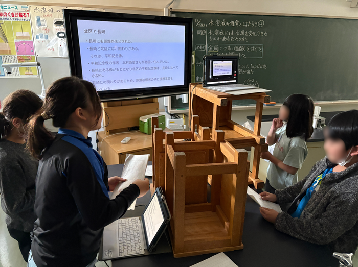 発表を録音している様子