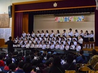 音楽会5年生リコーダー奏と斉唱の写真