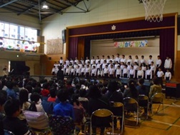 音楽会6年生合唱の写真